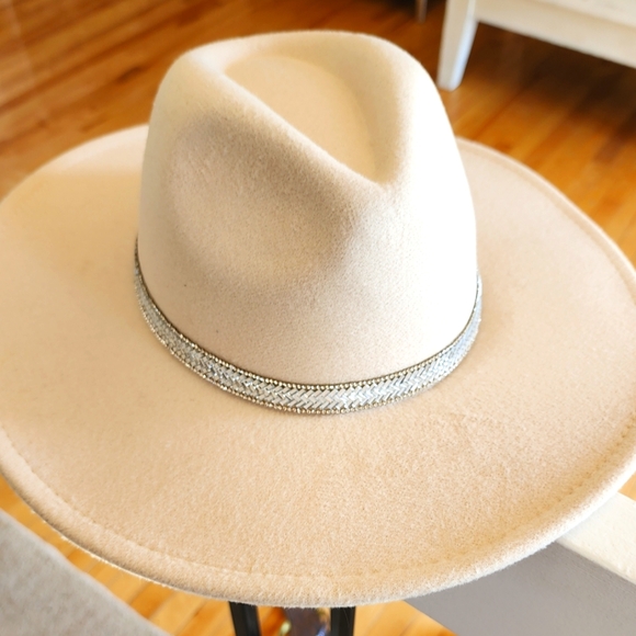 LuLu Garou Hat - Picture 2 of 2